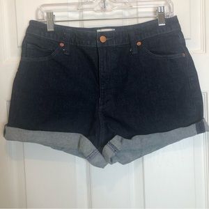 Universal Thread Vintage Midi Denim Shorts. Size 10 NEW WITHOUT TAGS